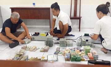 Chiêu vận chuyển hơn 100 triệu USD của chủ tiệm vàng Đức Long và vợ 'hờ'