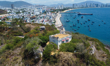 Hiện trạng lầu Bảo Đại hơn 100 tuổi sát biển Nha Trang