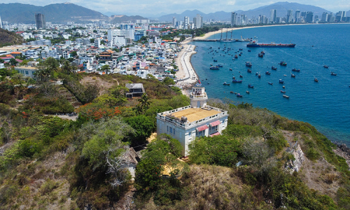 Hiện trạng lầu Bảo Đại hơn 100 tuổi sát biển Nha Trang