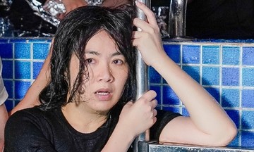 Lê Khánh mất 20 giờ đóng cảnh vật lộn dưới nước