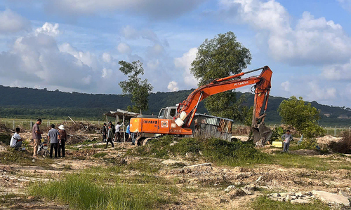 Phu Quoc airport erects 6-km fence to prevent land encroachment
