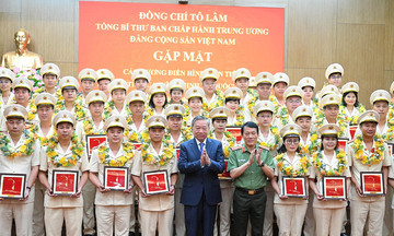 Tổng Bí thư gặp mặt các tấm gương công an nhân dân tiêu biểu