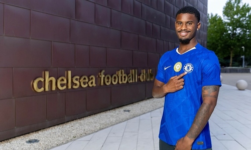 Chelsea vượt mốc chi 350 triệu USD