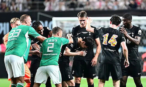 Son honored by opponents in final Tottenham match