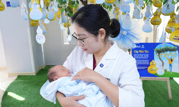 Gom phôi để có con sau 13 năm vô sinh