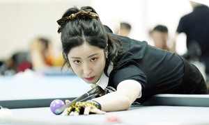 South Korean female billiard players challenge Vietnamese male counterparts