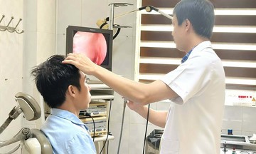 Mũi khoan đá đâm xuyên hốc mũi nam công nhân
