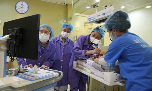 Can premature babies develop retinal detachment?