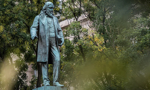 US to reinstate confederate statue toppled by protesters