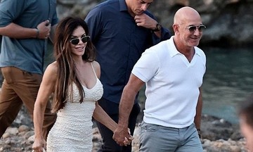 Vợ tỷ phú Jeff Bezos diện mốt váy bỏng ngô