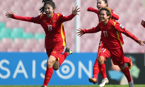 'Cơn lốc đường biên' Thanh Nhã trở lại