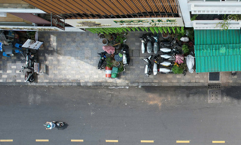 Sidewalk encroachment returns to central Ho Chi Minh City