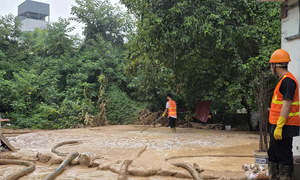 Mud spill halts Hanoi metro tunnel boring machine