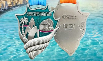 Huy chương VnExpress Marathon Libera Nha Trang gây sốt vì gợi hình đặc sản phố biển