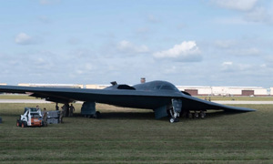 Hydraulic failure grounds $2 billion US bomber