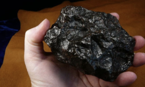 Three tycoons lose 20 billion VND in 'billion-dollar meteorite' scam
