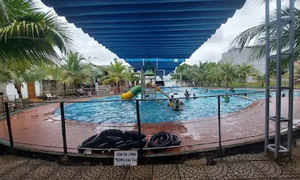 7-year-old girl drowns in swimming pool