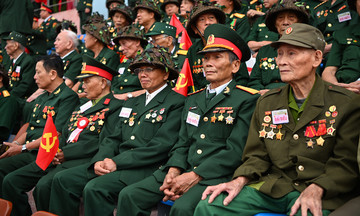 Bộ Quốc phòng muốn nâng chính sách hỗ trợ ốm đau cho sĩ quan về hưu