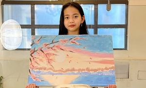 11-year-old girl paints with both hands simultaneously