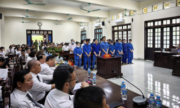14 cựu cán bộ hải quan Hải Phòng chia nhau 8 tỷ đồng nhận hối lộ
