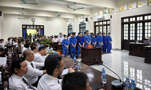 14 former Hai Phong customs officials split $8 billion VND in bribes