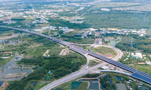 Ben Luc - Long Thanh expressway tolls begin August 10