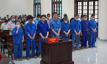 Nghi 'bỏ lọt tội phạm' với nhiều cán bộ hải quan trong vụ án tiếp tay buôn lậu