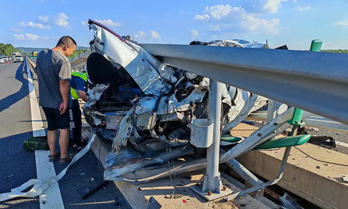 Couple marries after near-fatal crash