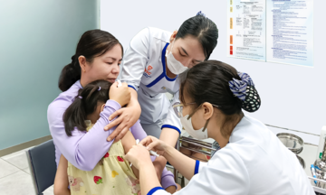 Tiêm vaccine cho con trước thềm năm học mới