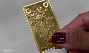 Gold bar prices hold steady around 124 million VND per tael