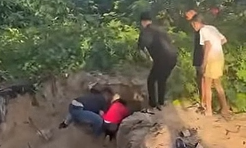 Tài xế và khách du lịch cứu bé trai bị cát vùi ở Côn Đảo
