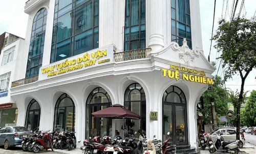 Điều tra chiêu trò phẫu thuật thẩm mỹ để 'thay tướng đổi vận'