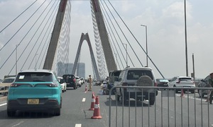 Fatal multi-vehicle collision on Nhat Tan bridge