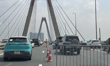 Va chạm liên hoàn trên cầu Nhật Tân, một người nước ngoài tử vong
