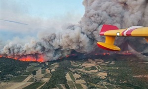 France contains its worst wildfire in 76 years