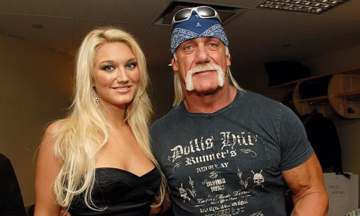 Con gái hoãn hỏa táng thi thể Hulk Hogan