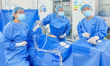 Ung thư buồng trứng di căn gây đau bụng
