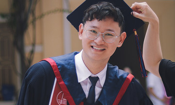 Trở thành thủ khoa sau khi bỏ dở du học
