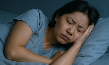 Mẹo giúp phụ nữ mãn kinh ngủ xuyên đêm