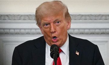 Ông Trump cảnh báo suy thoái nếu tòa án chặn thuế nhập khẩu