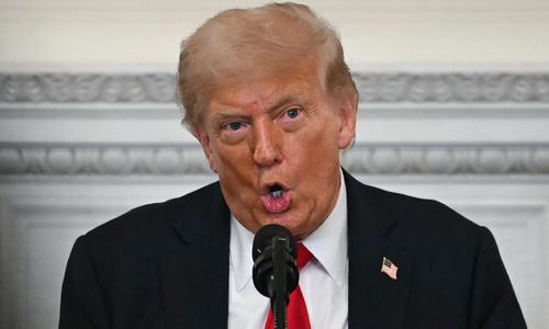 Ông Trump cảnh báo suy thoái nếu tòa án chặn thuế nhập khẩu