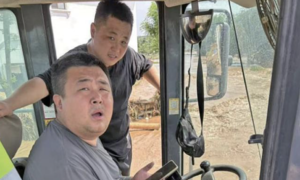Excavator hero in historic Beijing floods