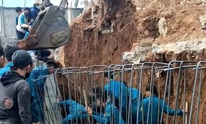 Worker buried during commune office wall construction