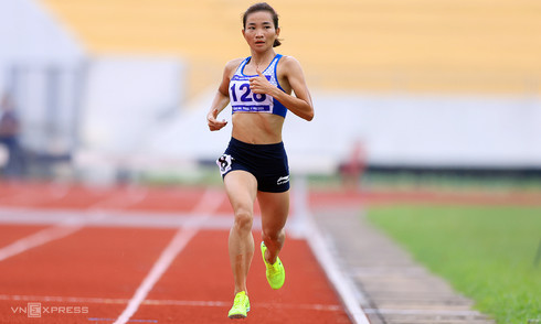 Nguyen Thi Oanh wins first gold medal at national athletics championships