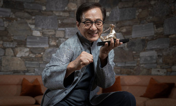 Thành Long: 'Trân trọng mỗi ngày được sống'