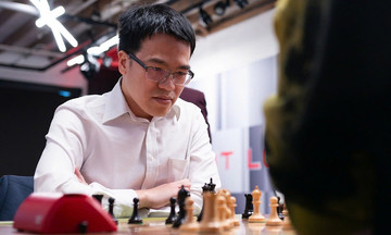 Quang Liêm đấu ba ván với Vua cờ Gukesh