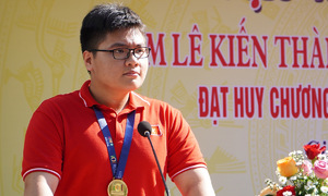 International computer science champion awarded 100 million VND