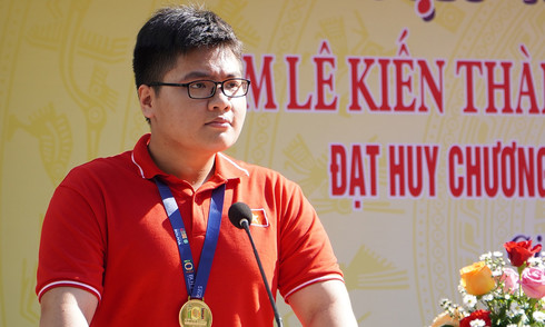 International computer science champion awarded 100 million VND
