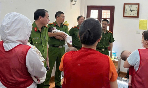Số phận pháp lý của 11 trẻ được giải cứu khỏi đường dây mang thai hộ