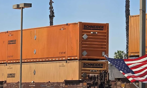 Schneider áp phụ phí mùa cao điểm sớm cho dịch vụ liên vận